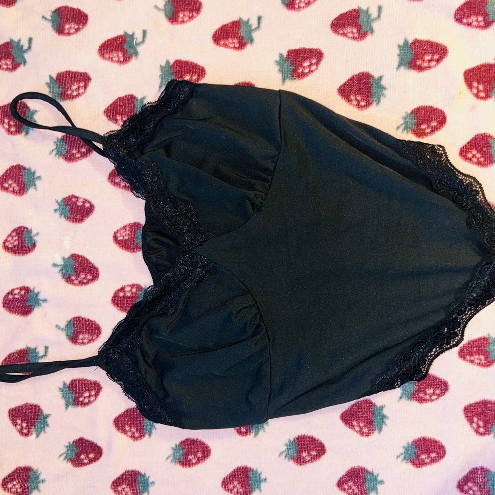 EMMIOL Black Sweetheart Lace Cami Top
